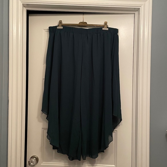 Dark Green chiffon pants - Picture 2 of 2